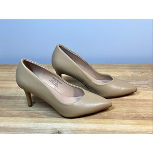 Journee Collection Women's Tan Gabriella Pointed Toe Pumps Size 5.5